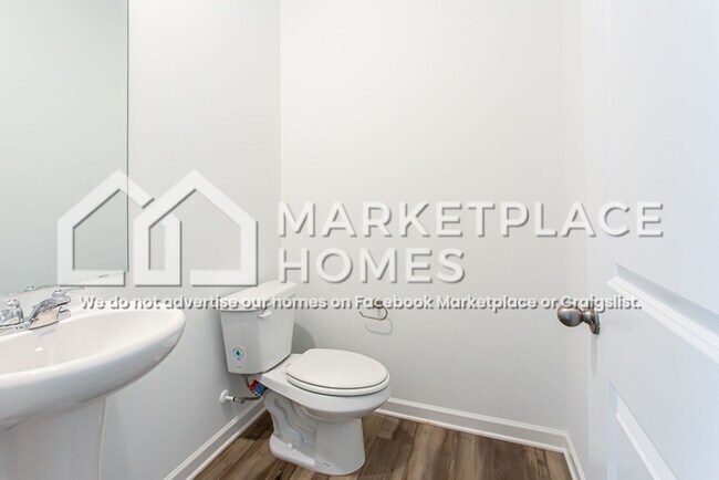 Building Photo - 120 Harpy Dr