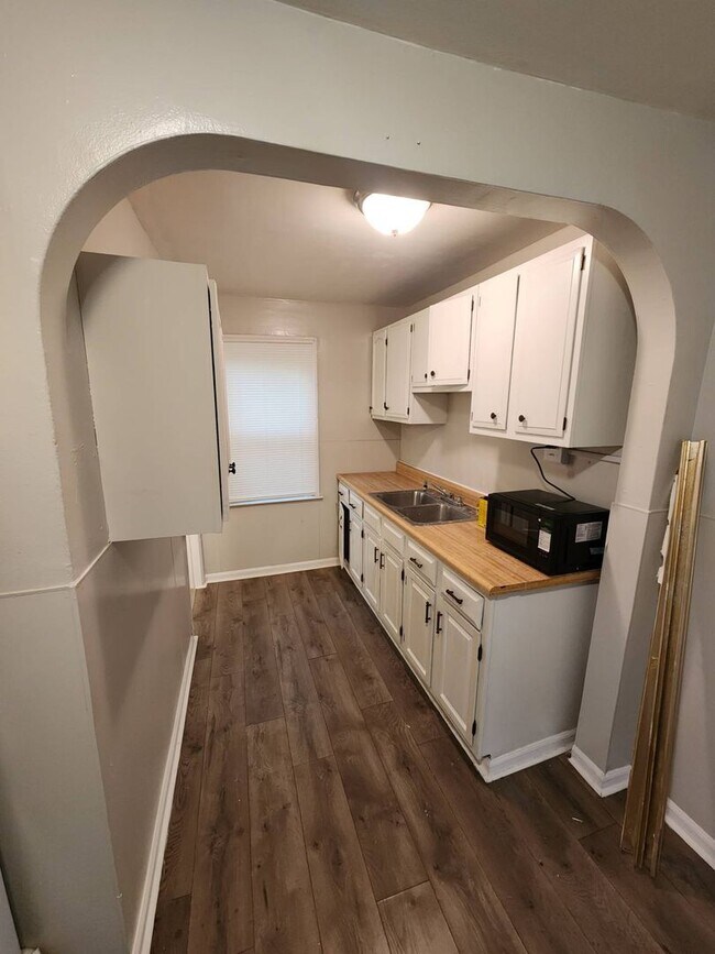 Building Photo - 4091 E 81st St