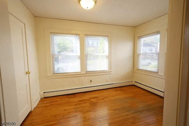Building Photo - 15 Edgar St