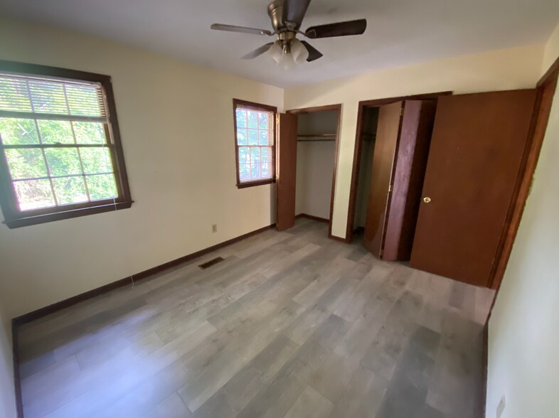 Building Photo - 114 Colonial Ct