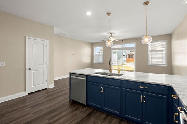 Building Photo - 407 Stoneleigh Ln