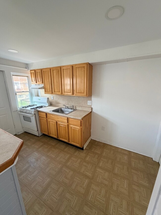 Building Photo - 6837 Guyer Ave