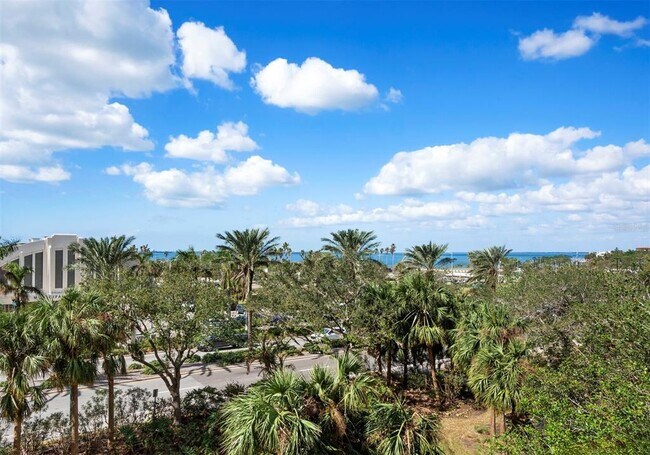 Building Photo - 800 N Tamiami Trl