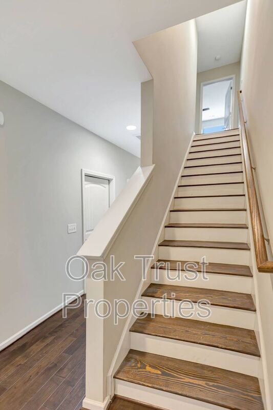 Building Photo - 504 Truman Dr