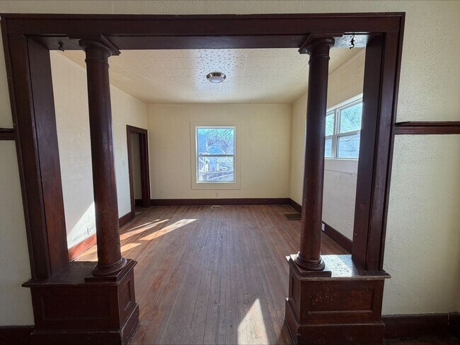 Building Photo - 2 bed 1 bath House for rent!