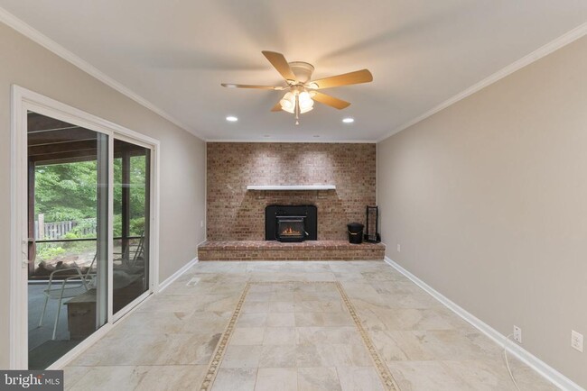 Building Photo - 6048 Redwood Ln