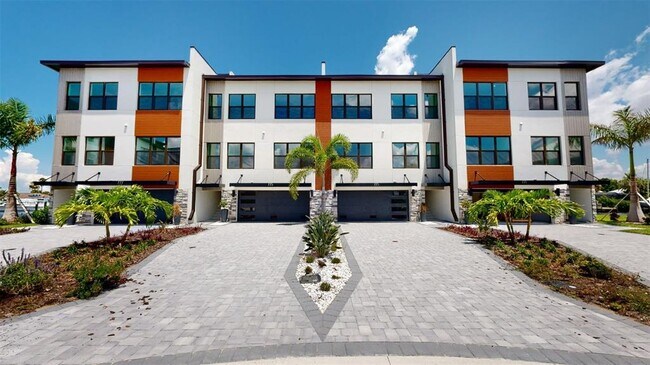 Primary Photo - 771 Gran Kaymen Way