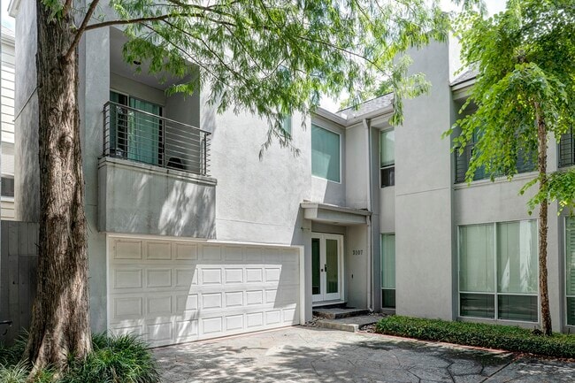 Primary Photo - 3107 Greenbriar Dr
