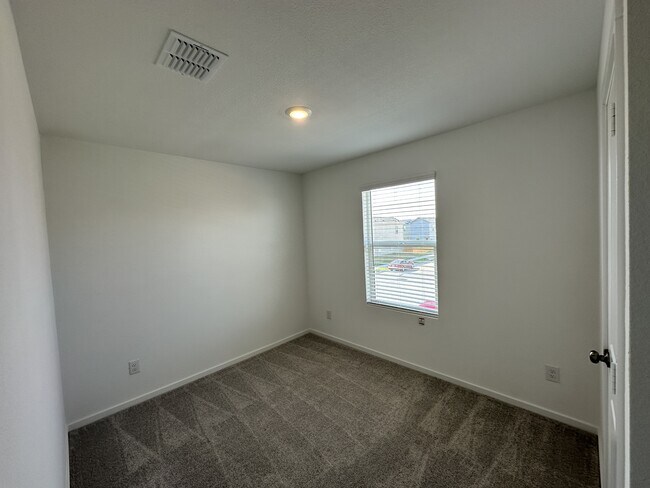 Building Photo - 833 Sandhill Crane Ln
