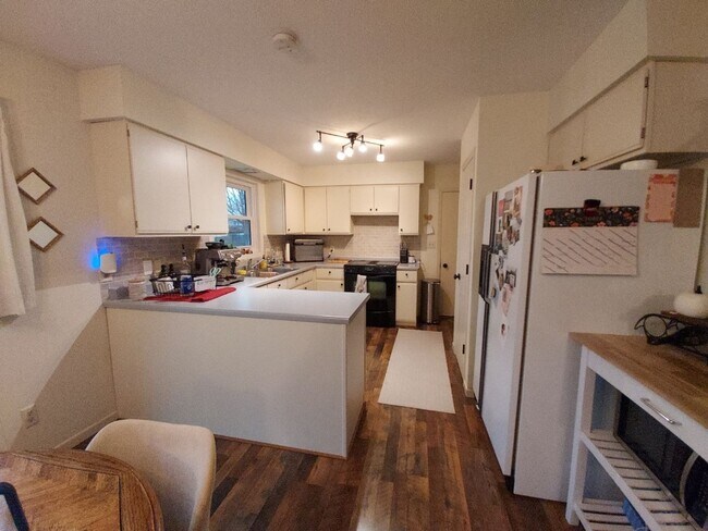 Building Photo - Nice 3 Bedroom 2 Bathroom House in Somerset