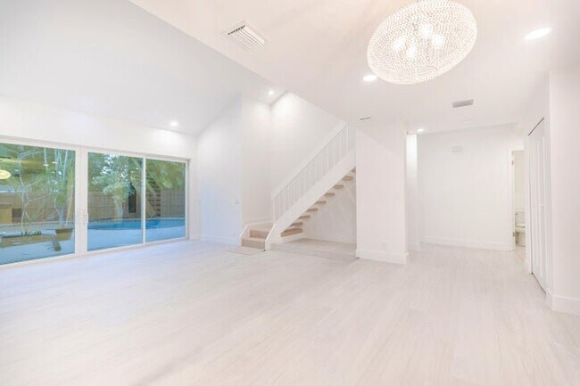 Building Photo - 7860 Stanway Pl