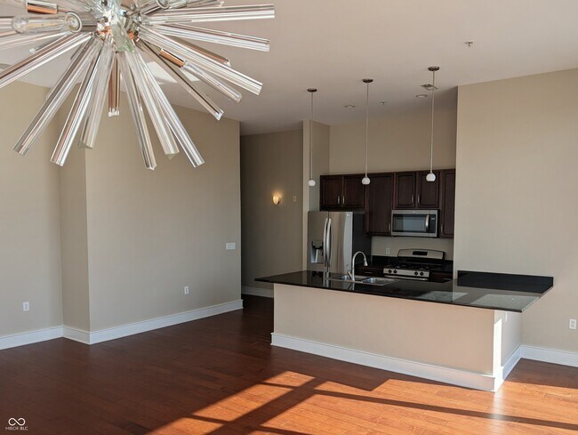 Building Photo - 802 N Meridian St