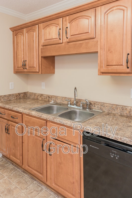 Building Photo - 3550 Cres Gardens Dr