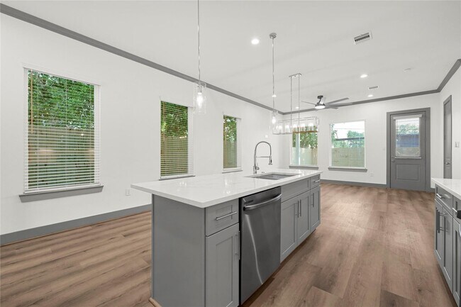 Building Photo - 4019 Stassen St