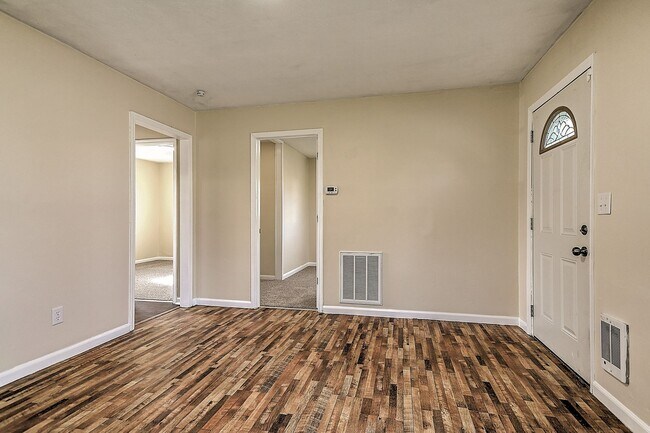 Building Photo - 214 Taylor Ave