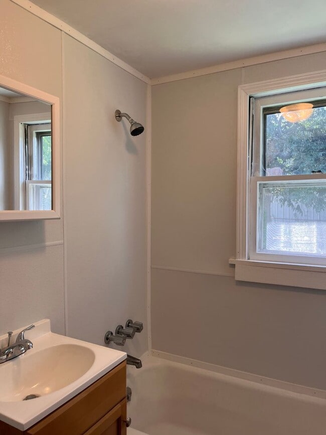 Primary Photo - 2 bedroom home in Historic Downtown Walkin...