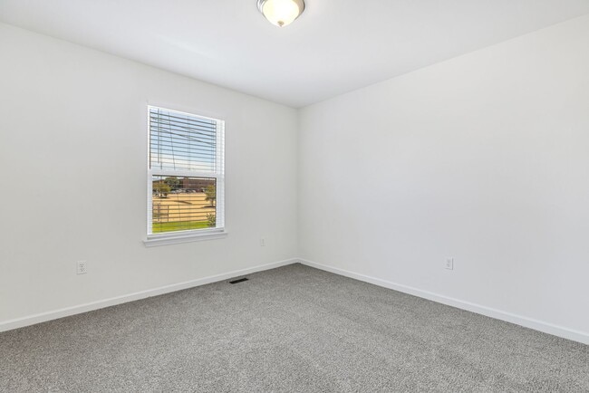 Building Photo - COMING SOON Spacious 4-Bedroom Condo for Rent – Prime Location!