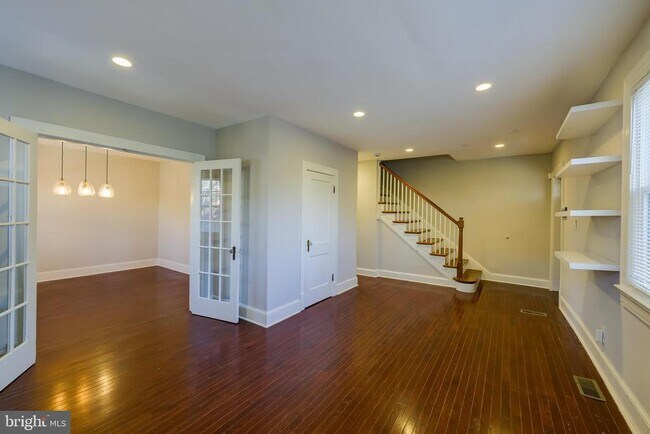 Building Photo - 1900 Q St SE