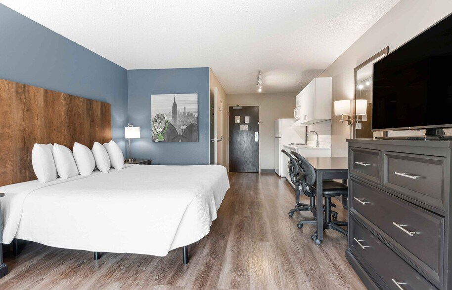 Building Photo - Furnished Studio-Union City - Dyer St.