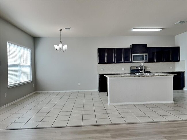 Building Photo - 214 Tallow Trl