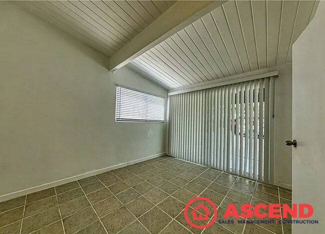 Building Photo - Unique Home Near Bakersfield College!