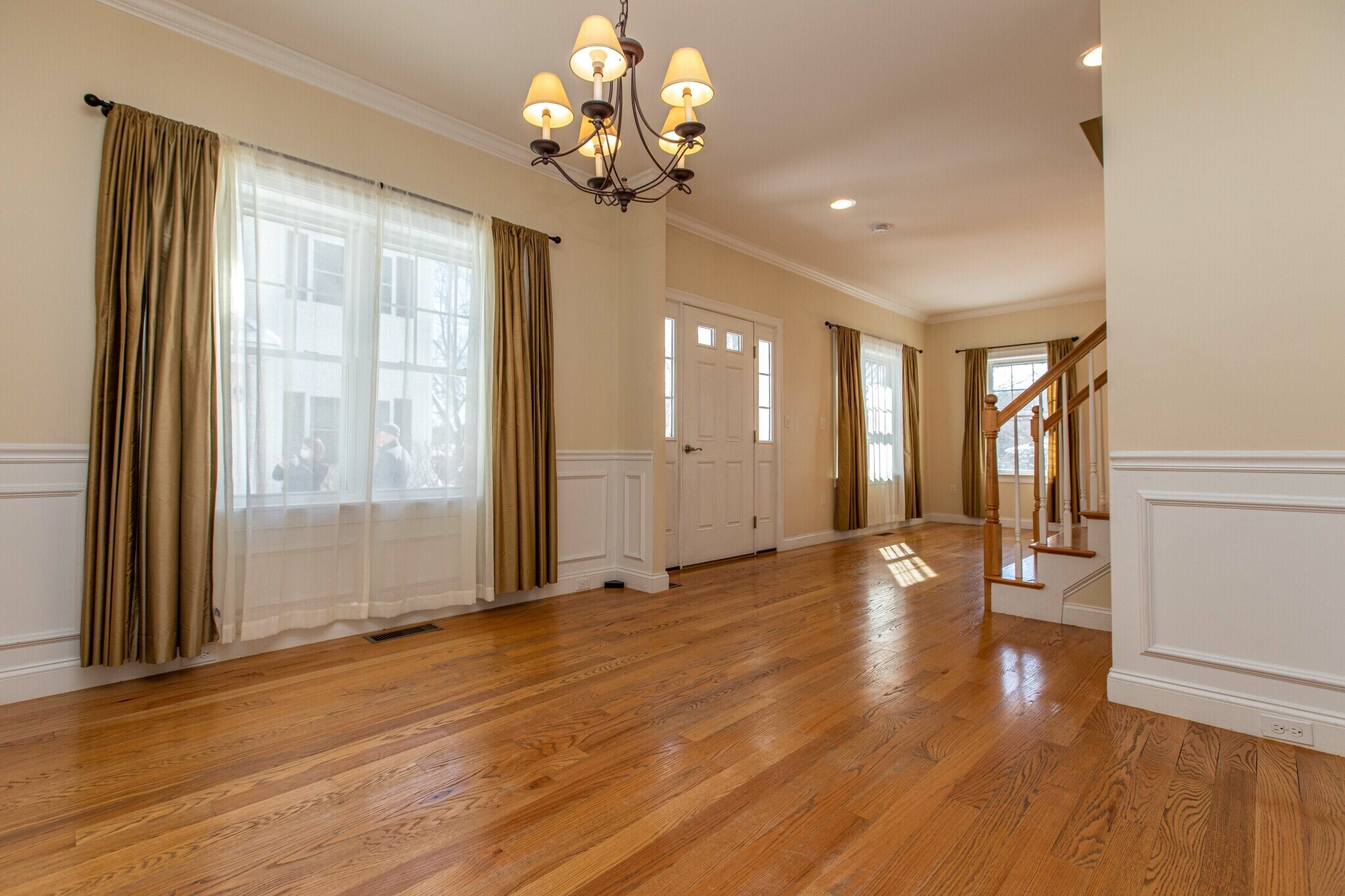 Building Photo - 8 Summer Hill Cir