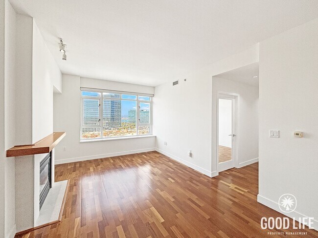 Building Photo - Sophisticated 1BD/2BA Condo in Marina District with City & Bay Views, Office & Resort-Style Ameni...