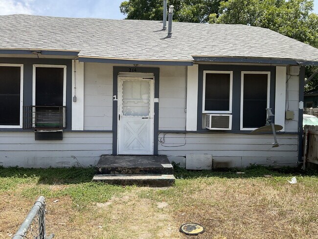 Primary Photo - 214 E Huff Ave