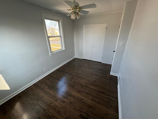 Building Photo - 1834 Illinois St