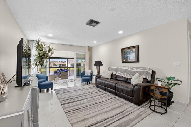 Building Photo - 13769 Date Palm Ct