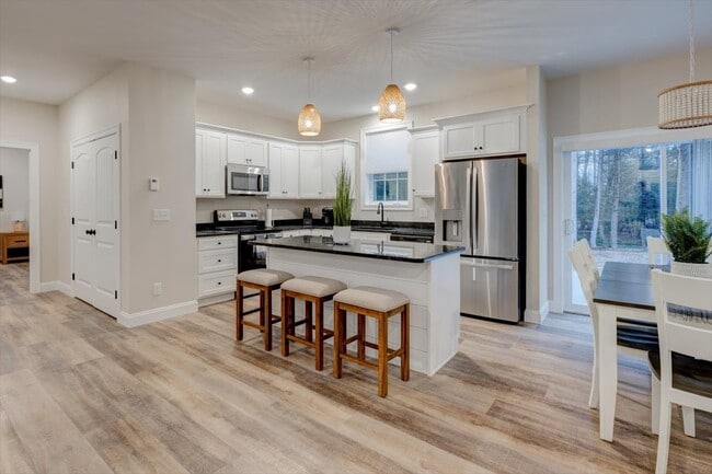 Building Photo - 9 Bouchard Ct