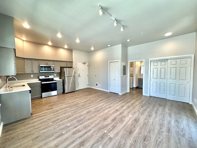 Building Photo - 2330 Yakima Ct