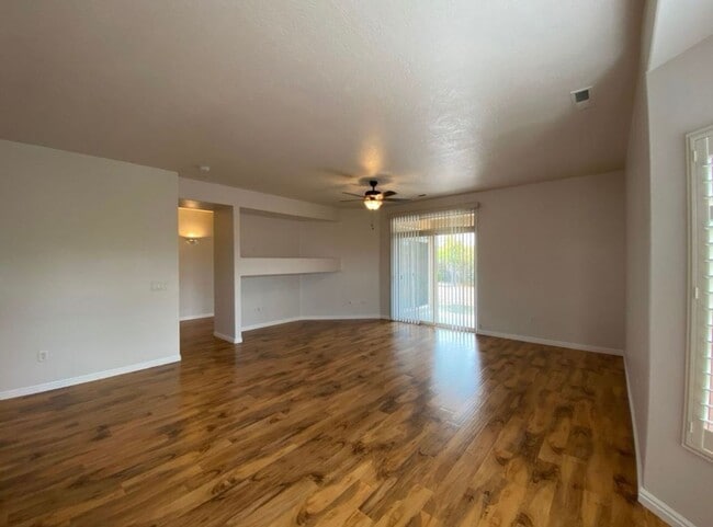 Building Photo - SPACIOUS HOME FOR RENT IN CORAL CANYON