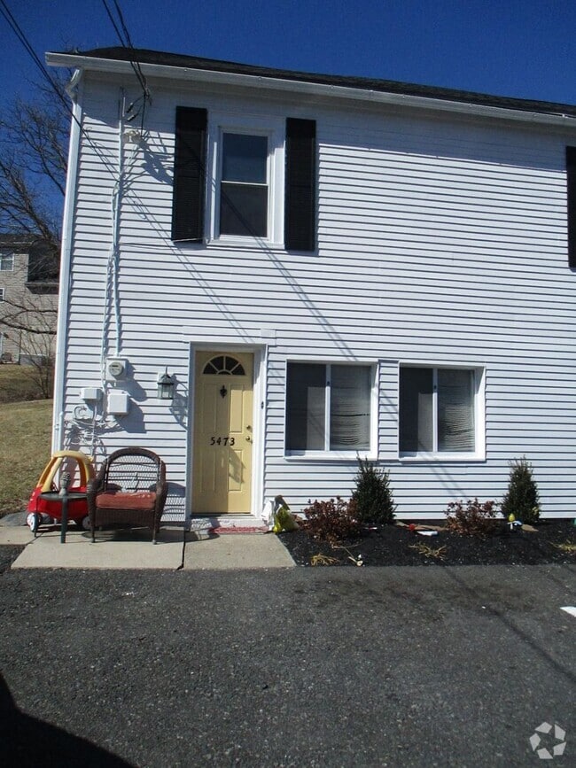 Building Photo - Newly remodeled 3+ bedroom
