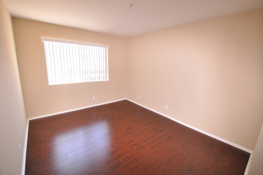 Building Photo - 5002 Tujunga Ave