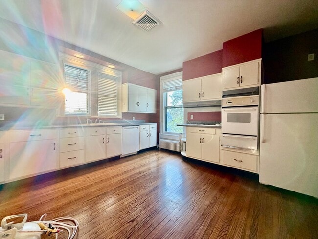 Building Photo - 225 N Broadway