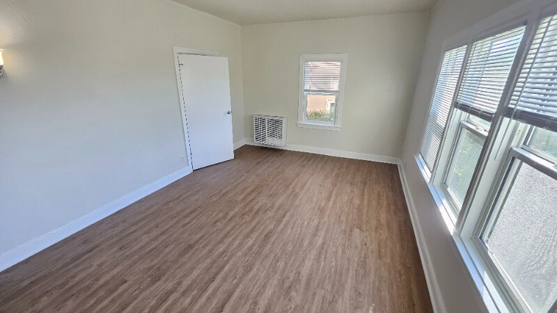 Building Photo - 427-431 Normandie Ave