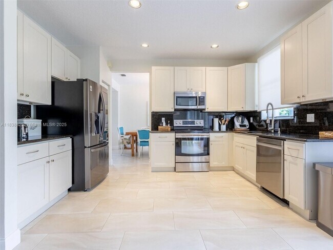 Building Photo - 1640 Sandpiper Cir