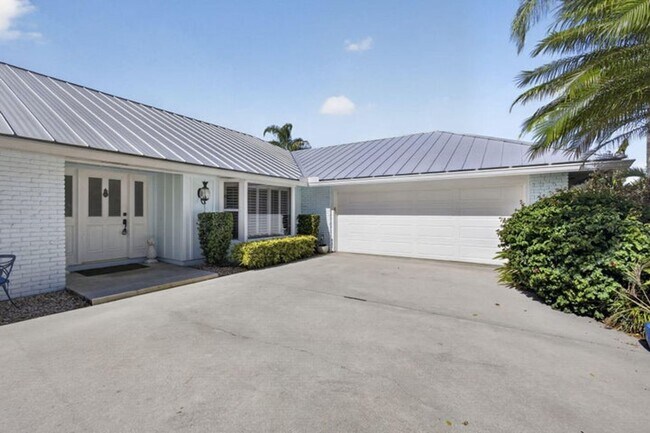 Building Photo - 19570 Trails End Terrace