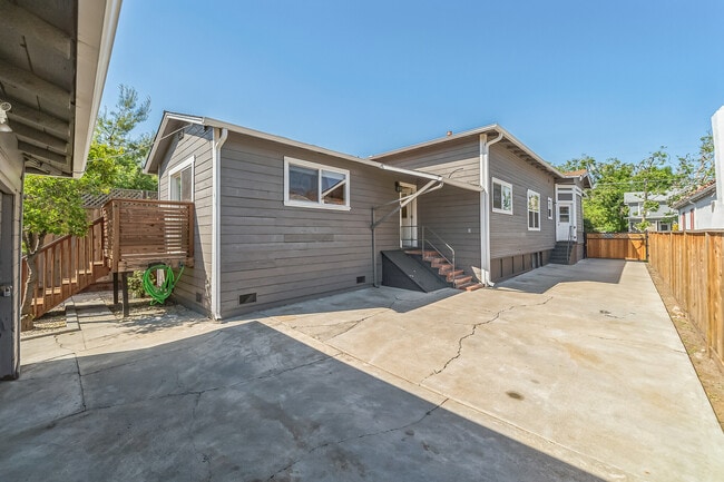 Building Photo - 1227 Sherman St