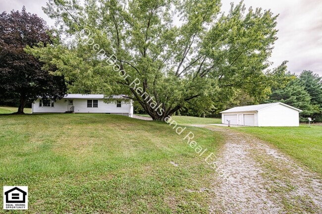 Building Photo - 1561 County Rd 00N