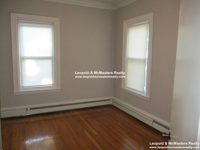 Building Photo - 172 Bigelow St