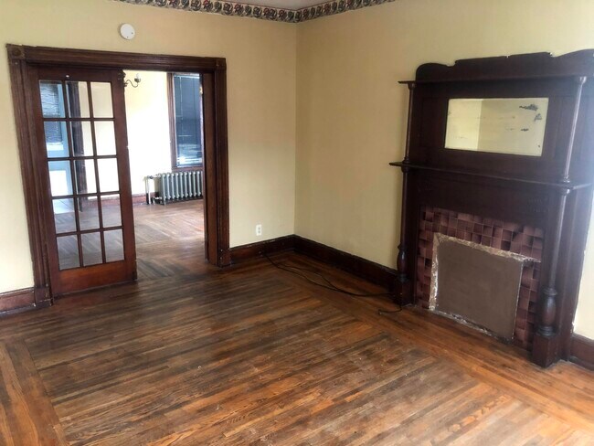 Building Photo - 16 Benton St