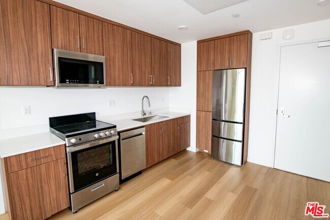 Building Photo - 2853 West Blvd