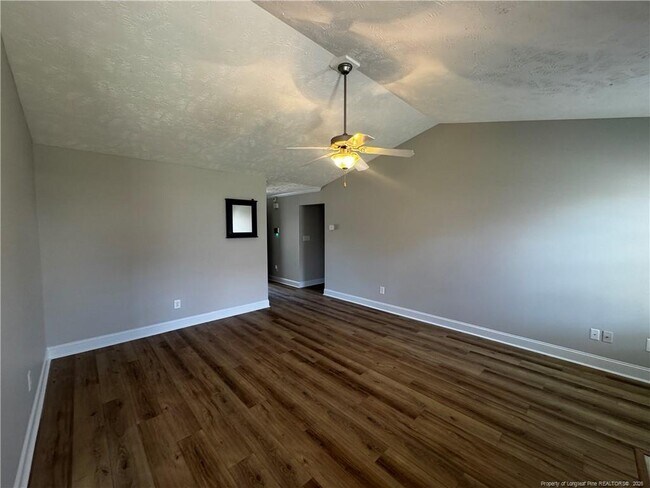 Building Photo - 2118 Queen Elizabeth Ln