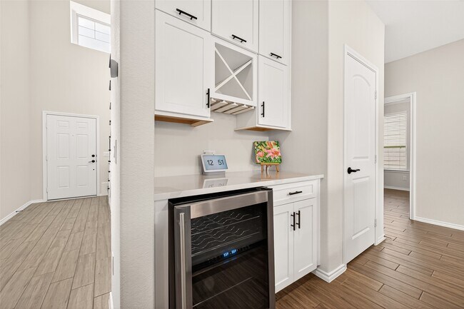 Building Photo - 5134 Aedan Oak St