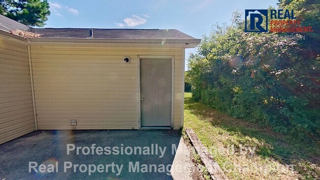 Building Photo - 627 Tabor Ln