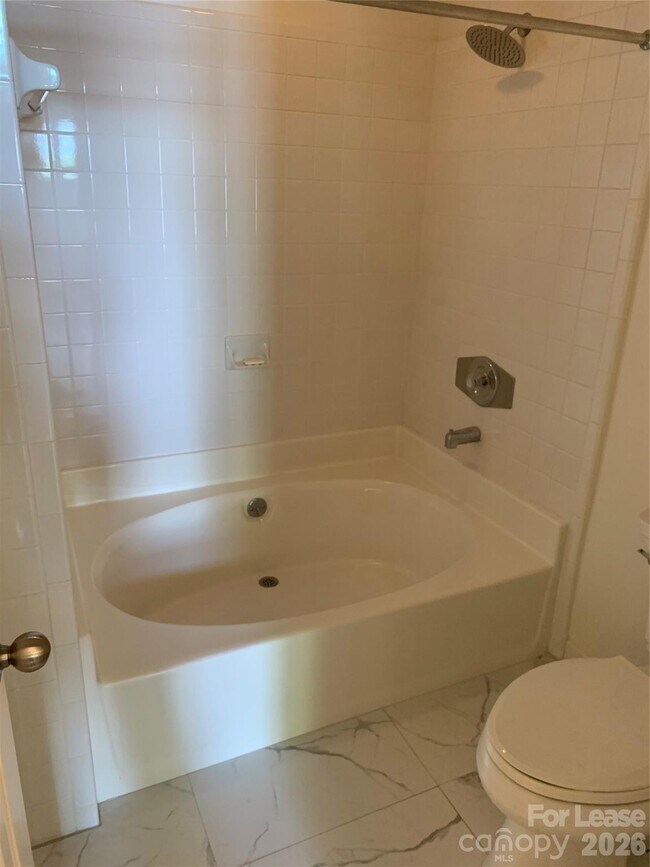 Building Photo - 672 Portside Dr