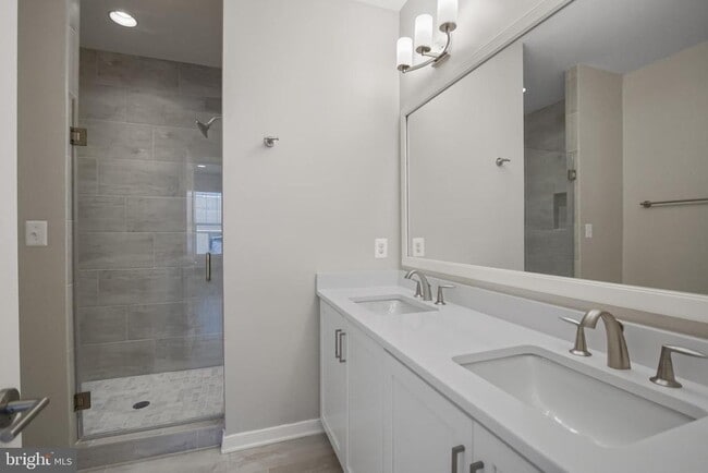 Building Photo - 621 Parkside Pl NE