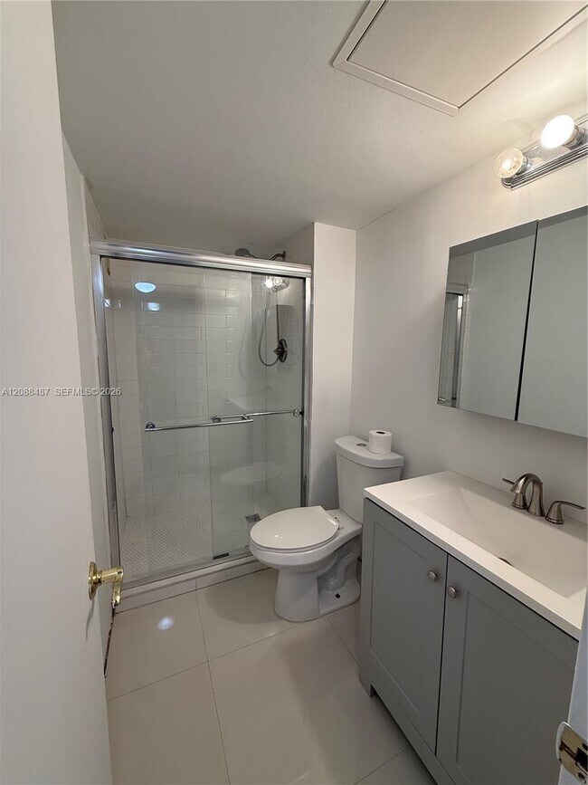 Building Photo - 5555 Collins Ave